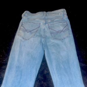 I’m selling these super cute idyllwind boot cute jeans they are a size 2/34